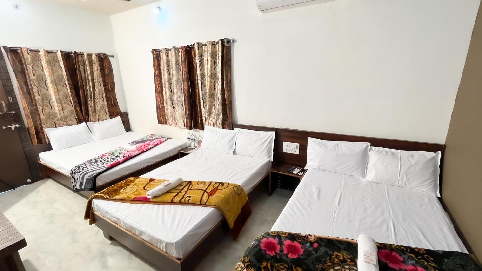 Hotel Rudraksh Ujjain Buitenkant foto