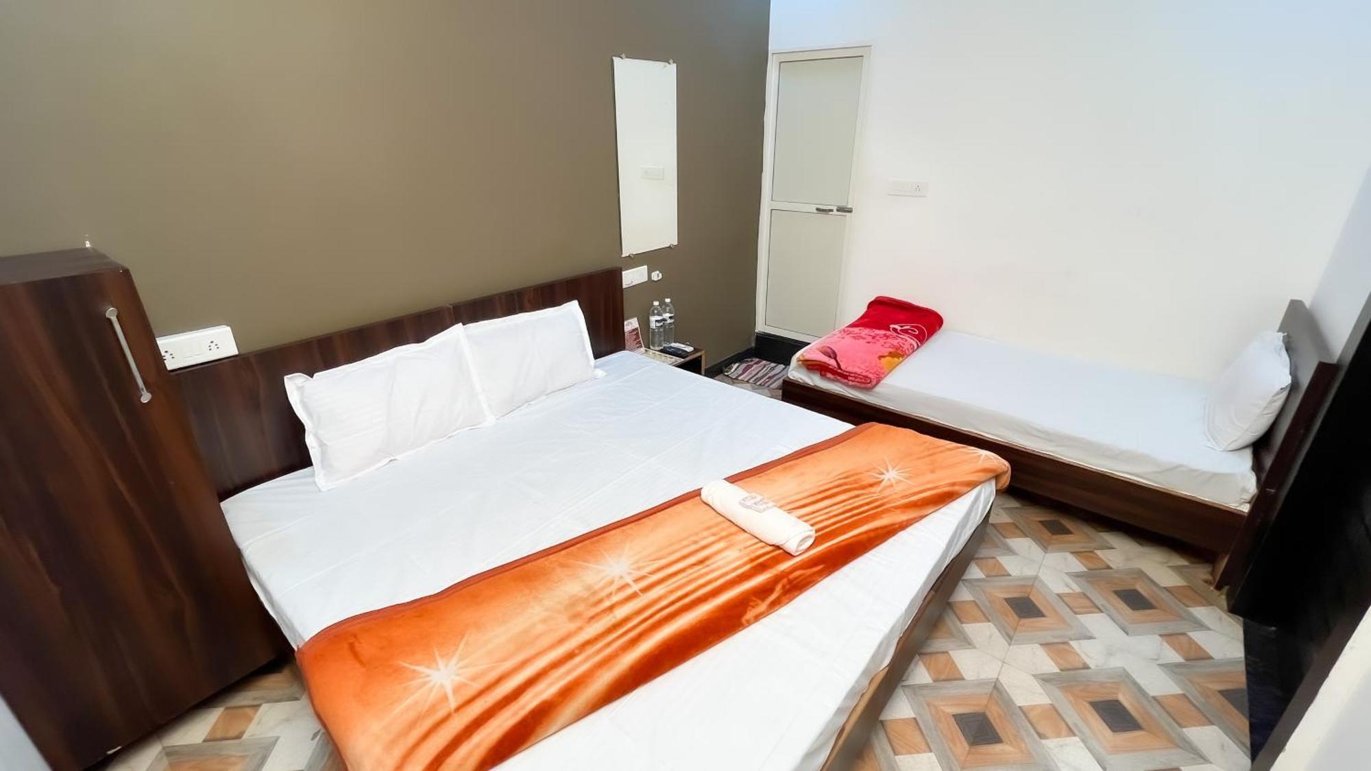 Hotel Rudraksh Ujjain Buitenkant foto