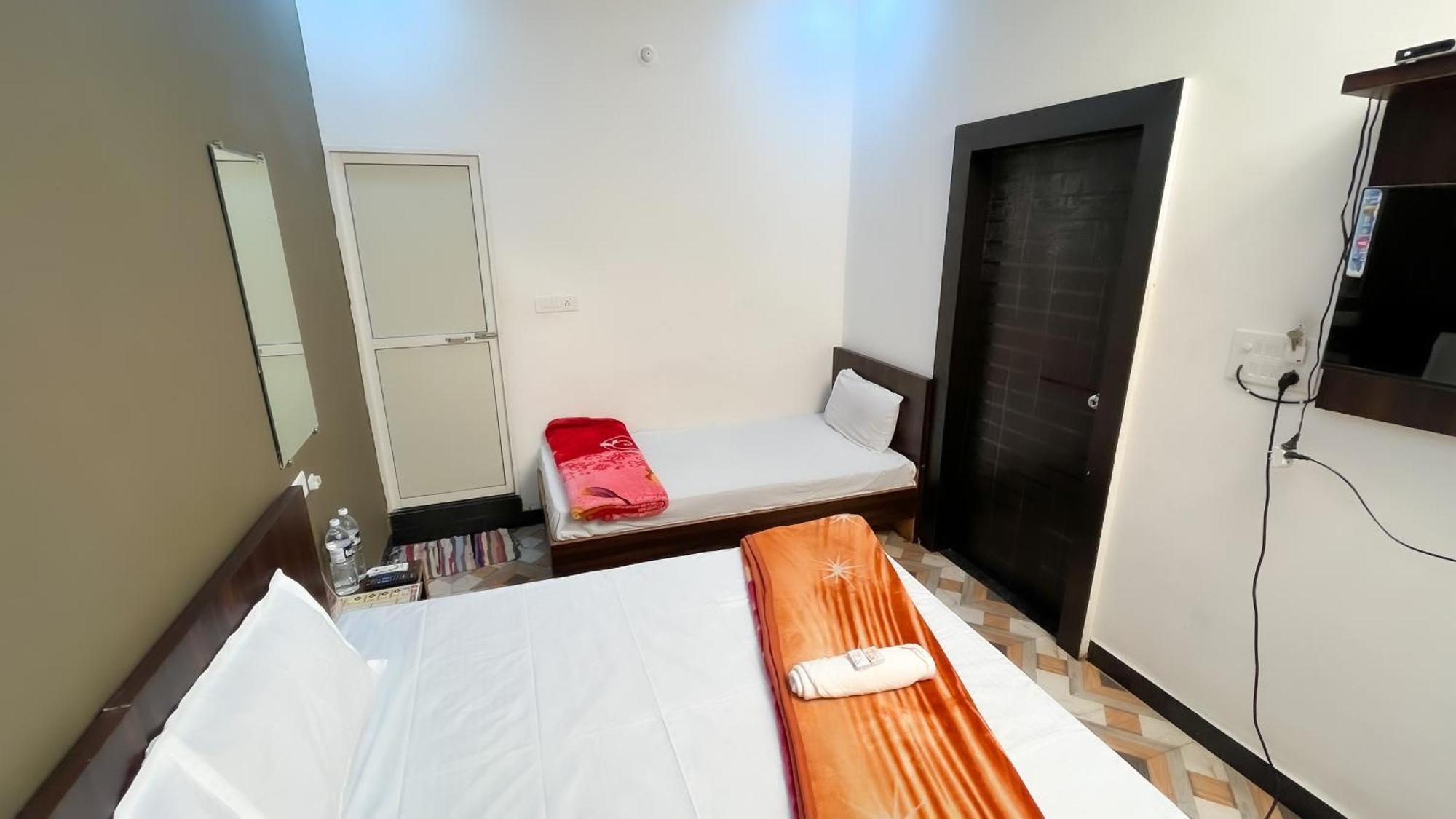 Hotel Rudraksh Ujjain Buitenkant foto