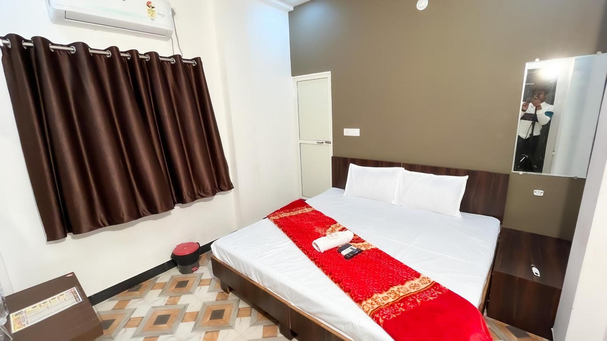 Hotel Rudraksh Ujjain Buitenkant foto